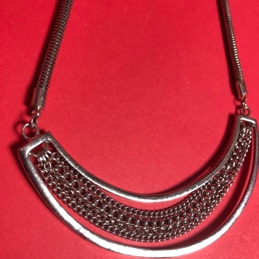 Layered chain necklace  🖤🤍​​​​​​​​​​​​​​​​​​​​​​​​​ - Picture 3 of 4